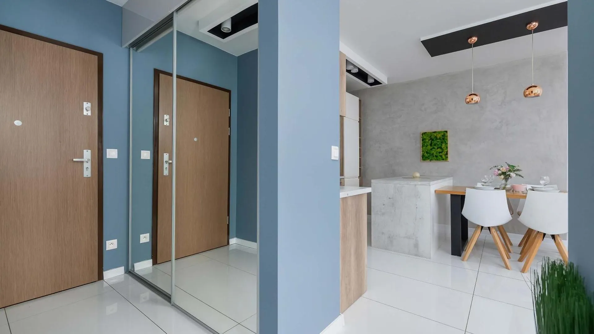 Cosy & Bright Apartment With Parking On The Cystersow Street By Noclegi Renters Krakow