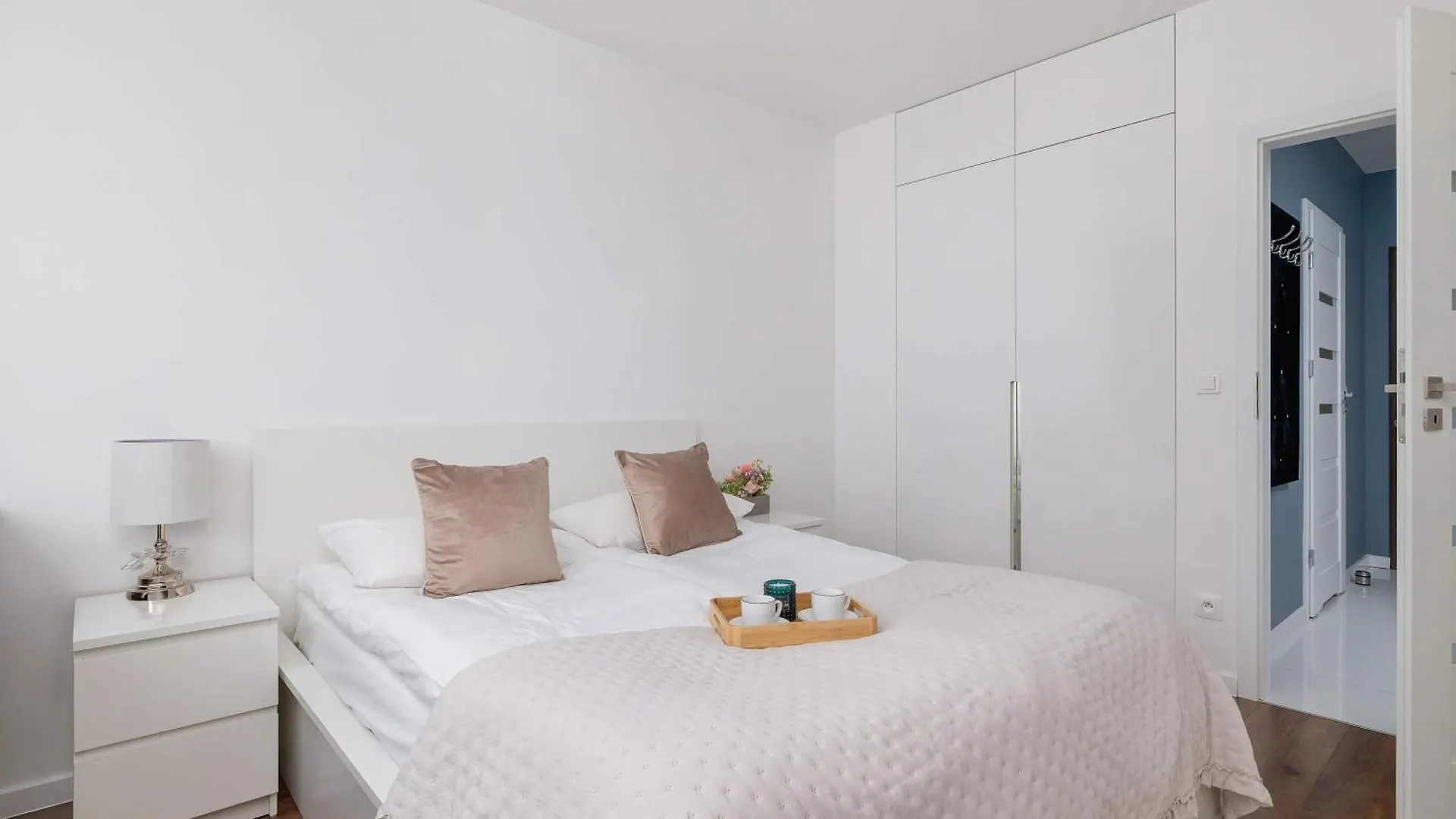 Cosy & Bright Apartment With Parking On The Cystersow Street By Noclegi Renters Krakow Poland