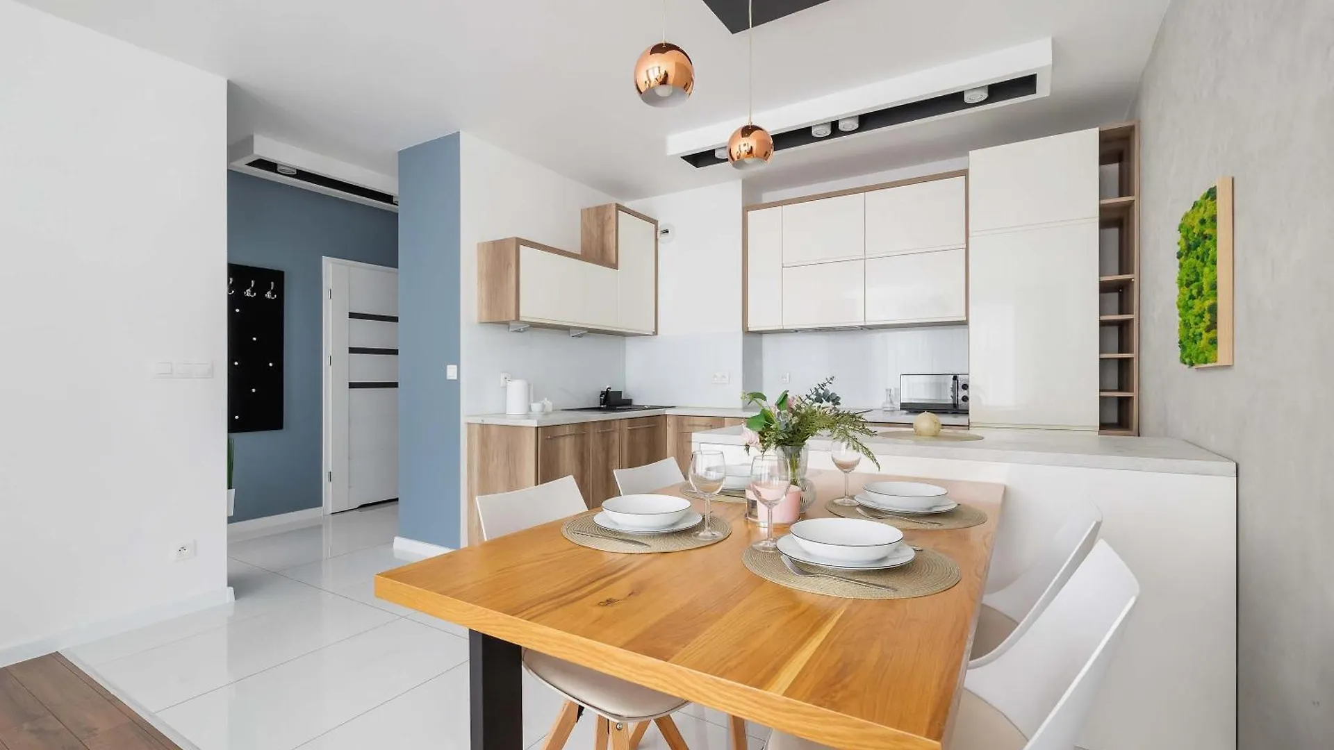 Cosy & Bright Apartment With Parking On The Cystersow Street By Noclegi Renters Krakow