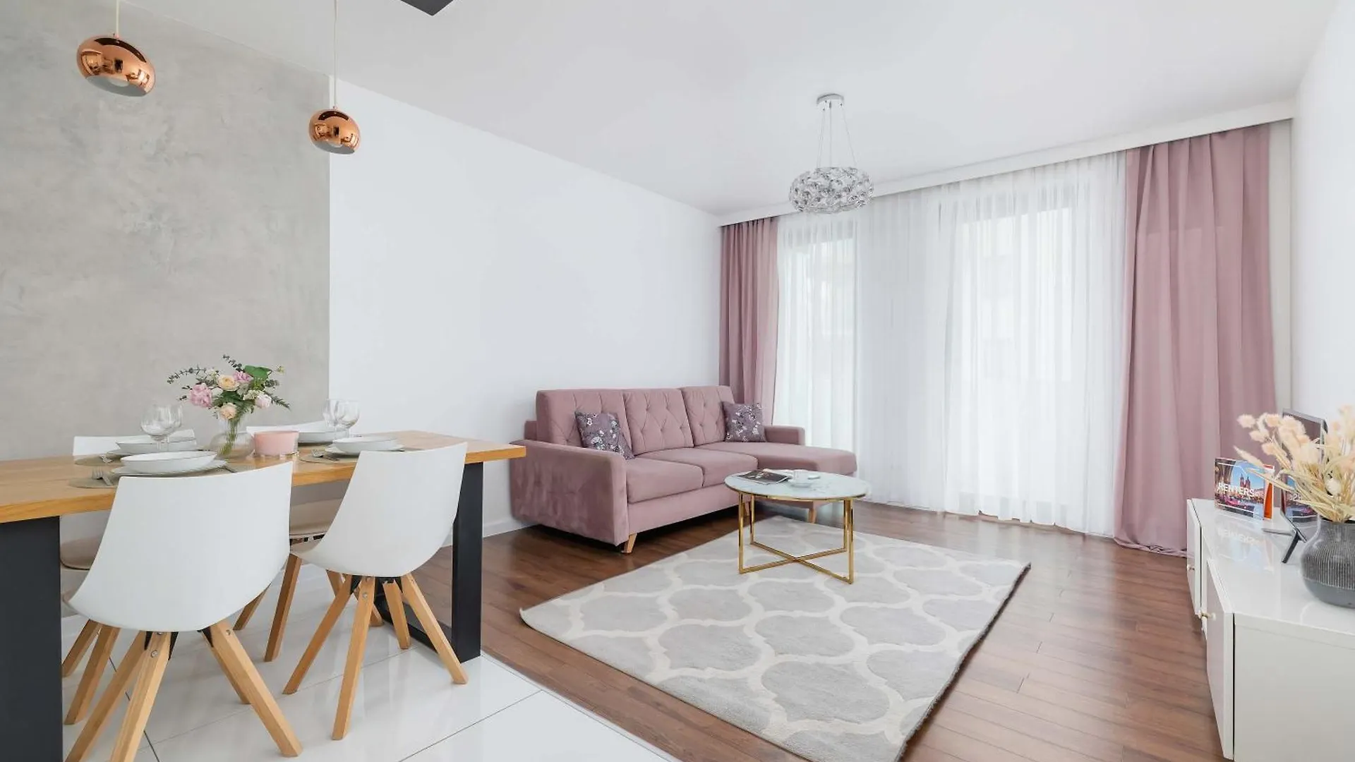 Cosy & Bright Apartment With Parking On The Cystersow Street By Noclegi Renters Krakow