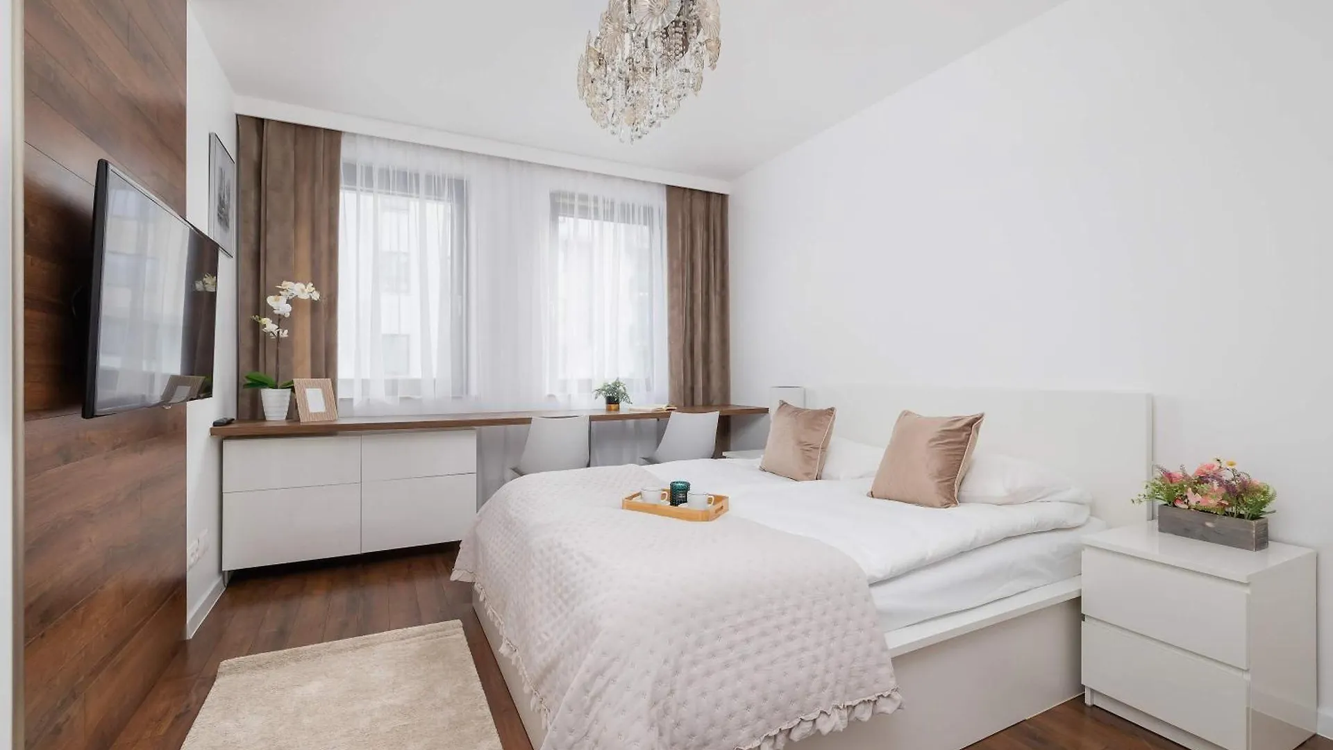 Cosy & Bright Apartment With Parking On The Cystersow Street By Noclegi Renters Krakow