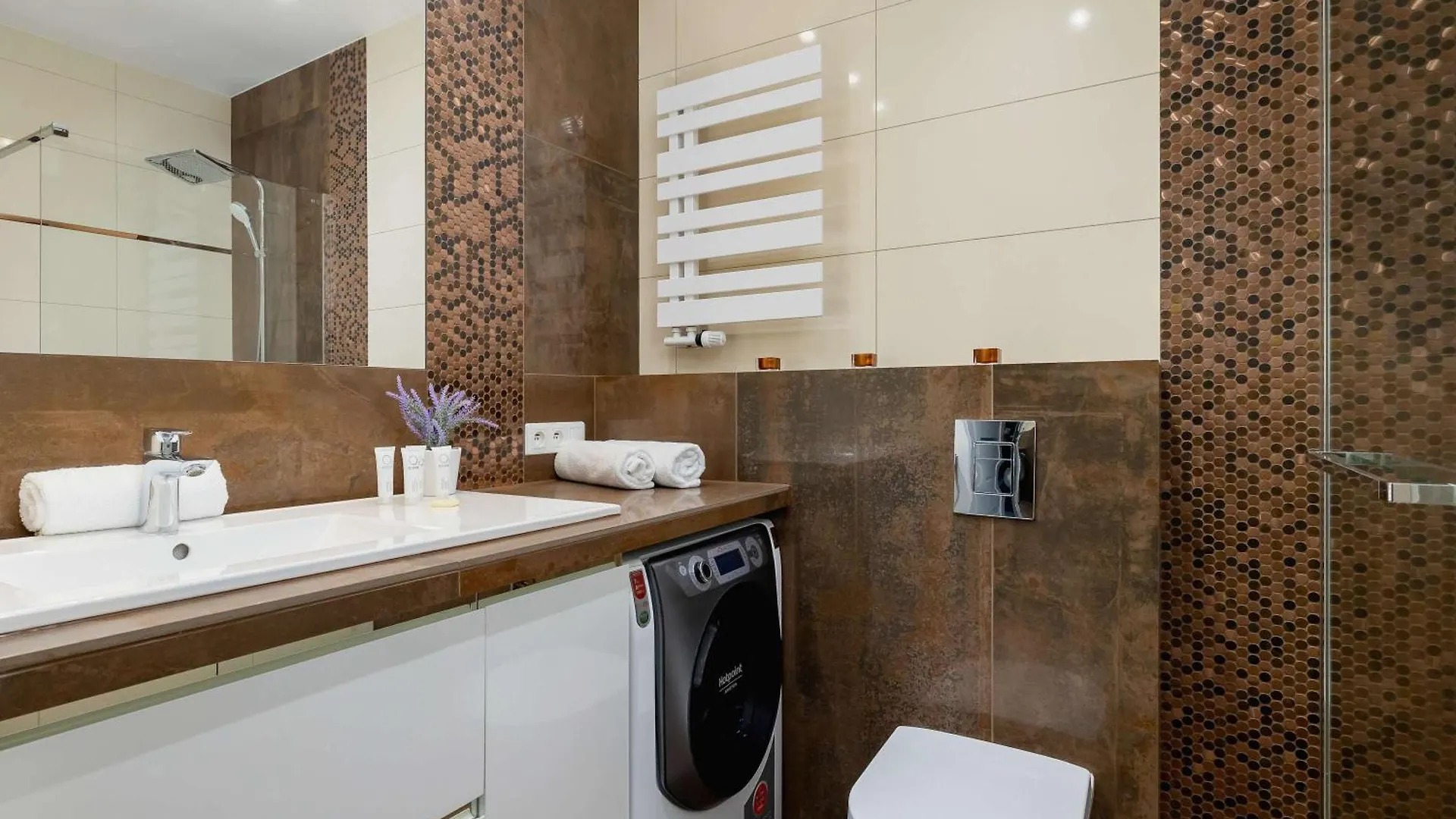 Cosy & Bright Apartment With Parking On The Cystersow Street By Noclegi Renters Krakow